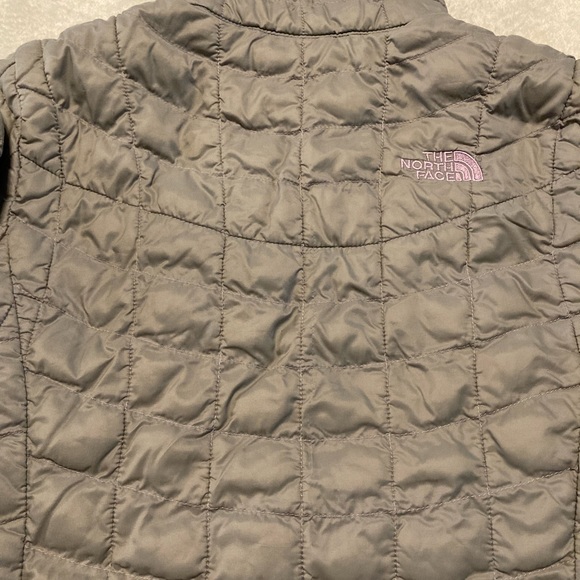Grey and purple North Face jacket - Picture 9 of 10